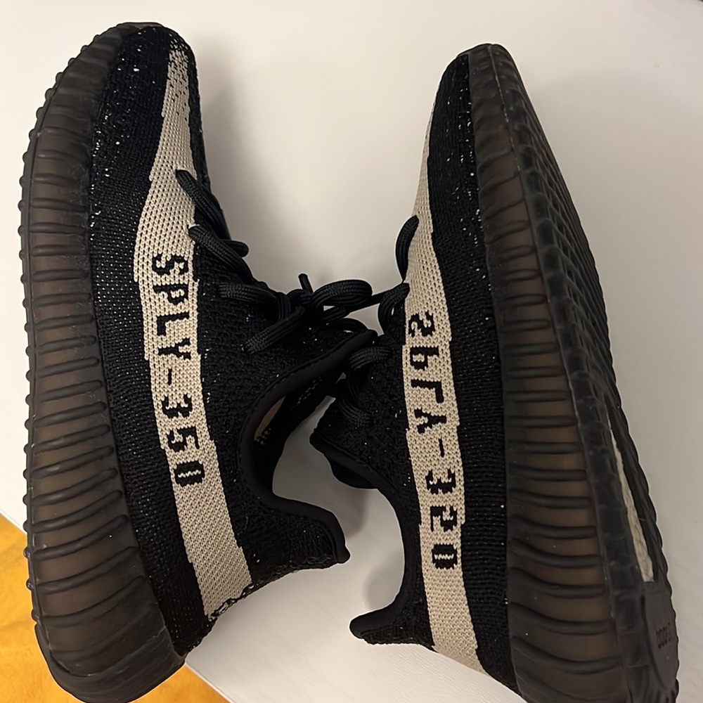 Yeezy 350 V2